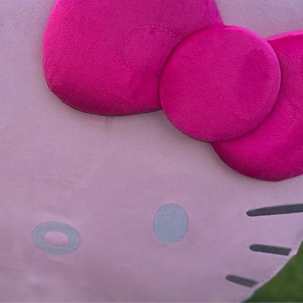 Hello Kitty® Kawaii Swivel Vanity Chair - Picture 9 of 9